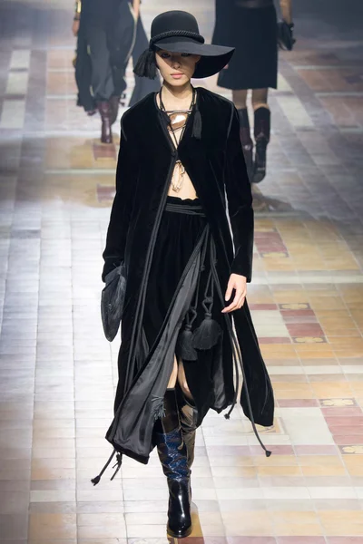 Look 44